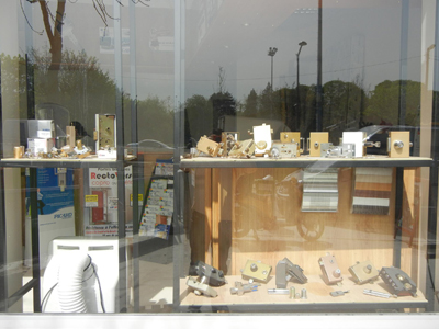 Vitrine de la serrurerie Meunier à Paris 12